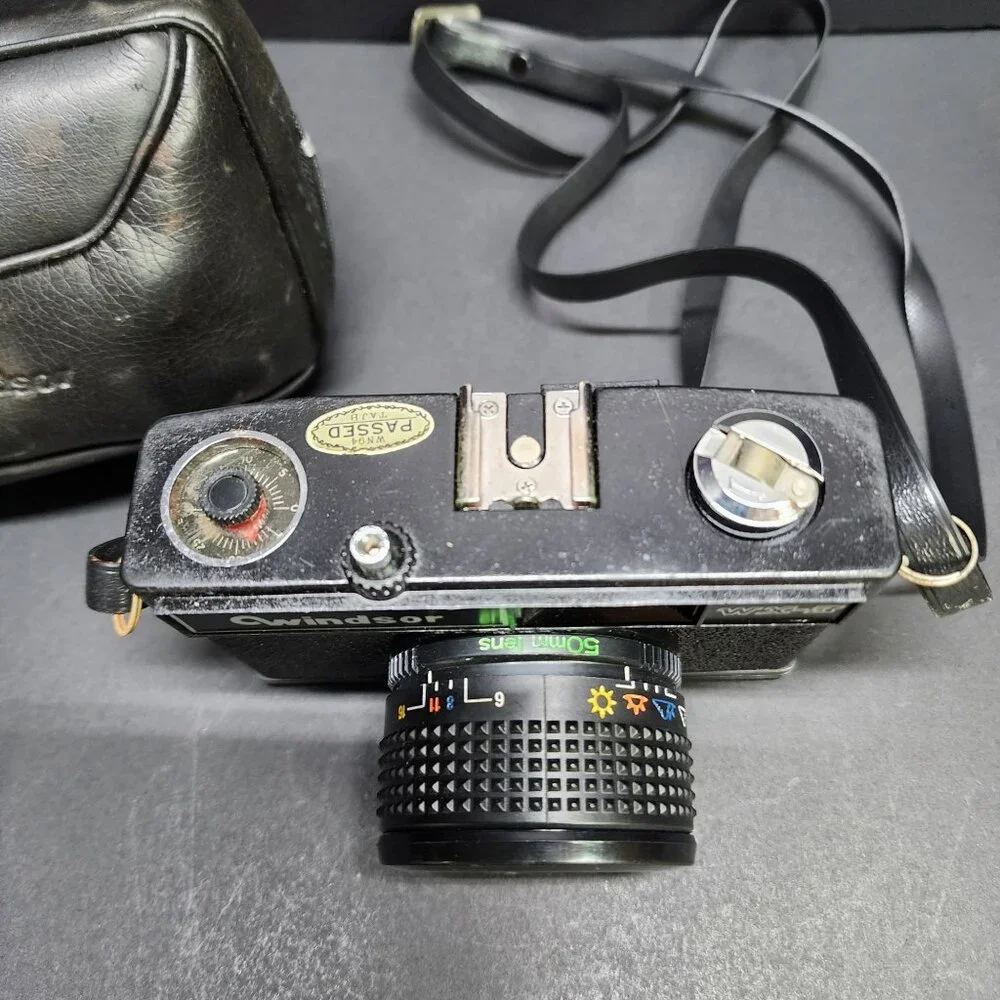 Vintage Windsor WX-3 35mm Camera Black with Case - For Parts Only!!